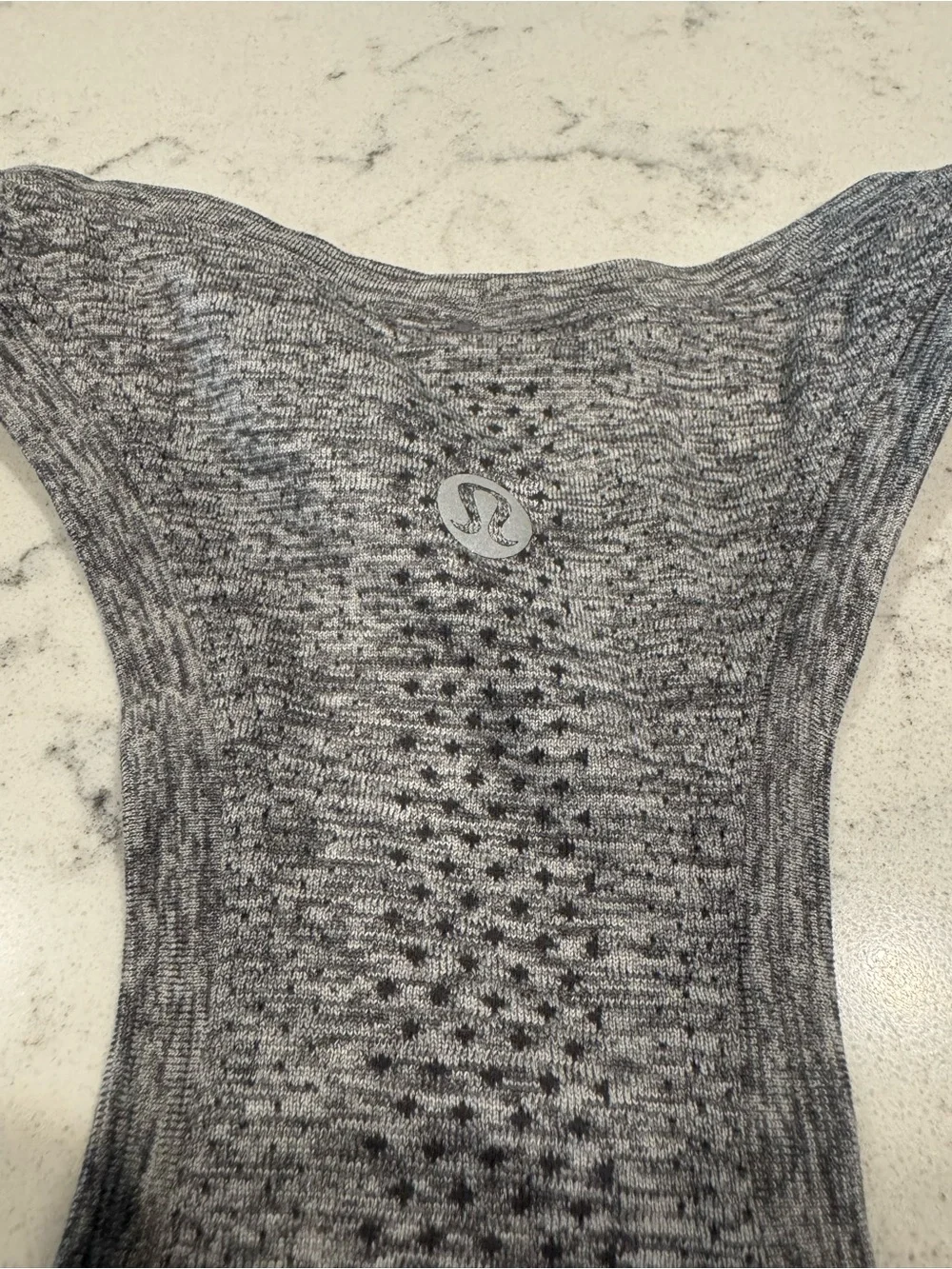 Like New Lululemon Swiftly Tech Racerback Tank Top 2.0 Waist Length - size 8